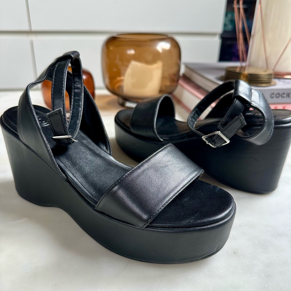 UO Black Platform Sandals EUC